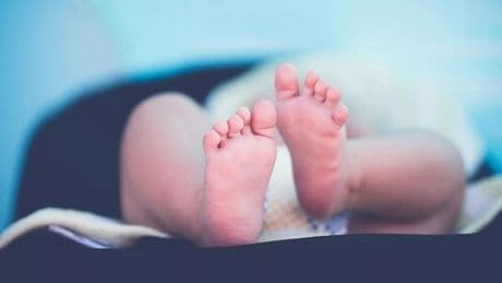 Kuşadasında bir çocuk doktoru bebek satın aldı: Bebek hastanelik olunca ortaya çıktı
