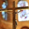 "Chercher des raisons de vivre et d'espérer" : le nombre de baptêmes catholiques en nette augmentation cette année en France