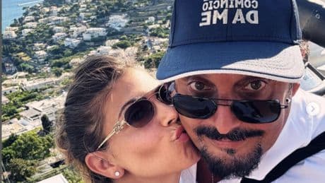 Così Enrico Brignano ha conosciuto Flora Canto: chi è l'ex tronista compagna del comico