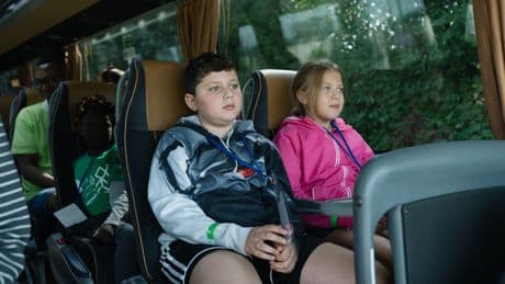 Vacances du Secours populaire : « Je n’arrête pas de sourire », de la Marne à la tour Eiffel, avec Kaylis et Lenzo