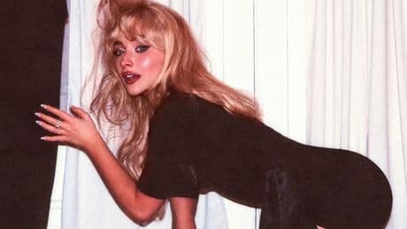 Avec « Man’s Best Friend », Sabrina Carpenter reste fidèle à sa recette, entre sarcasme vis-à-vis des hommes et pop sucrée
