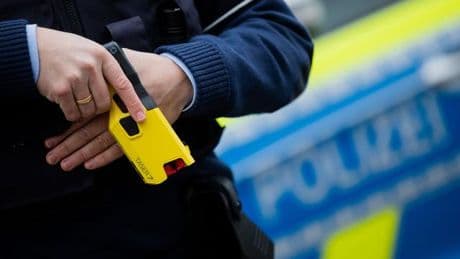 Polizeieinsatz: Widerstand geleistet: Polizei überwältigt Mann mit Taser