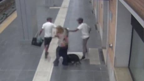 Choc a Foggia, turista rapinata due volte in pochi minuti: allarme alla stazione