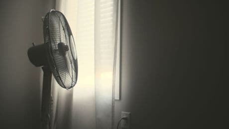Canicule: combien vous coûte un ventilateur allumé toute la nuit?