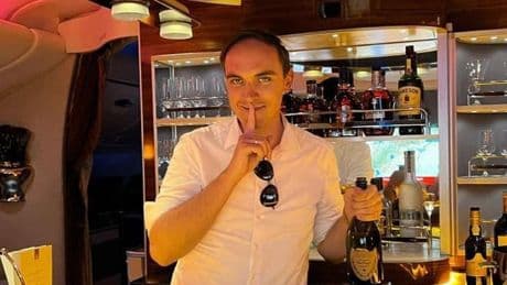 Protz-Beamter betrog Anleger um Millionen - 4 Jahre Knast für Dubai-Daniel aus Staatskanzlei