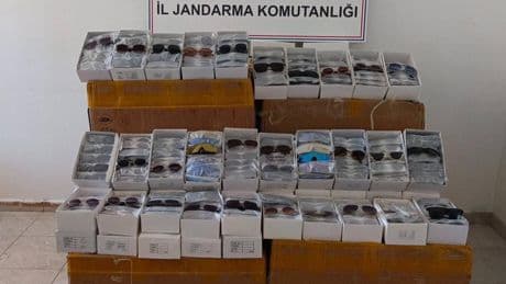 Antalya'da binlerce kaçak güneş gözlüğü ele geçirildi