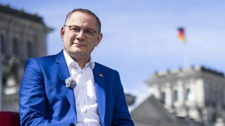 Protest bei „Sommerinterviews“: Aktivisten stören, Fernsehsender verschanzen sich