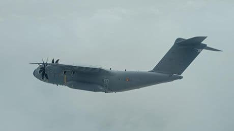 España prepara un avión para acoger y tratar a 13 niños gazatíes
