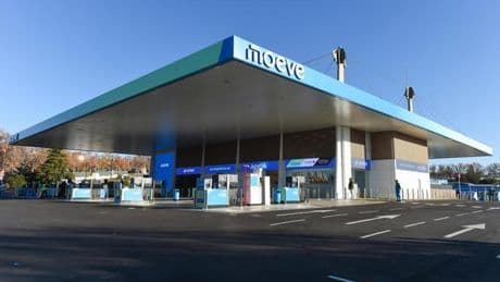 Naturgy y Moeve se alían para plantar cara a Repsol con descuentos cruzados en gasolineras, en luz y en gas