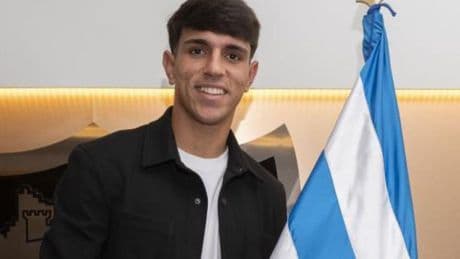 Izan Merino prolonga su contrato con el Málaga hasta 2028