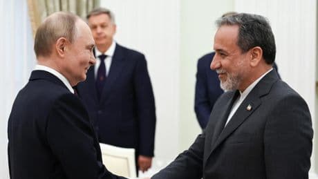 Putin califica de “injustificados” los ataques de EE.UU. al recibir al canciller de Irán