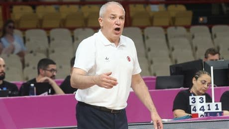 A Milli Kadın Basketbol Takımı Başantrenörü Ekrem Memnun: "Cumartesi günü kazanarak çeyrek finale kalmak istiyoruz"
