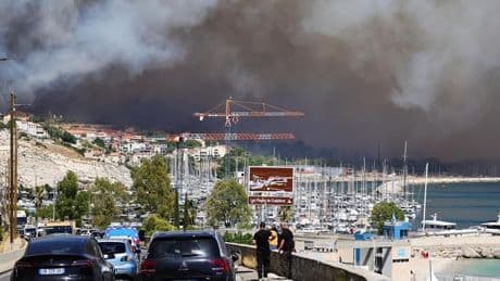 Waldbrand: Waldbrand nahe Marseille vorerst unter Kontrolle