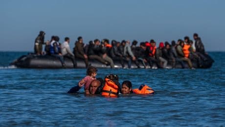 Starmer plans electronic ID cards for all to help stop UK boat migrants