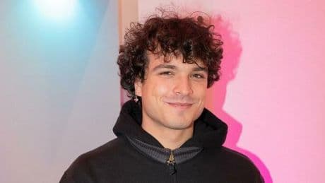 Leo Gassmann: «Debutto a teatro con mia madre. Mio padre ha rimesso la doppia n al cognome, è fiero delle nostre origini ebraiche»