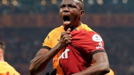 Taraftarlardan Osimhen için çirkin pankart