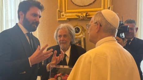 Al Pacino se adelanta a Scorsese: es la primera estrella de Hollywood en reunirse con el nuevo Papa