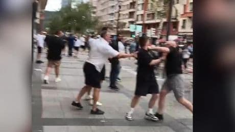 Puñetazos y KO en una pelea multitudinaria en Doctor Areilza