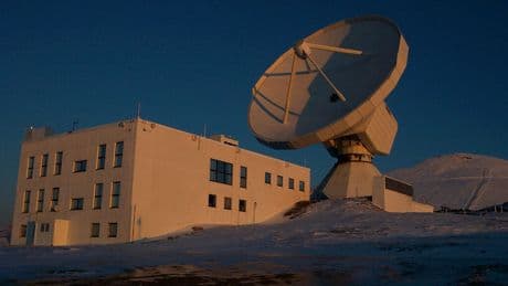 El WiFi y las redes móviles están dejando "ciegos" a los radiotelescopios: es un problema para todo el pl