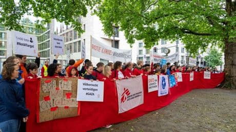 Kundgebung vor Auswärtigem Amt: Demonstration für mehr Hilfsgüter für Gaza