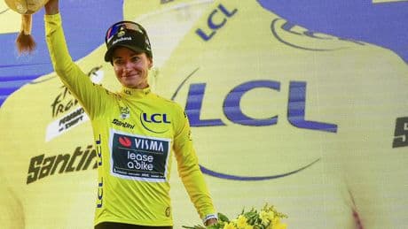 Herbeleef hoe Kimberley Le Court wielerhistorie schreef met eerste Afrikaanse ritzege in Tour de France Femmes