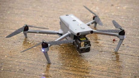 « Il y a une ligne imaginaire et quiconque la franchit meurt » : quand Israël utilise des drones commerciaux chargés de grenades pour vider Gaza