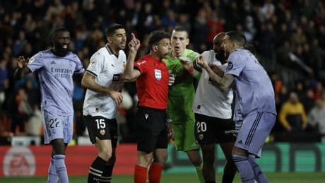 El Real Madrid TV vuelve a cargar contra Gil Manzano: &quot;Es el protagonista del mayor escándalo arbitral&quot;