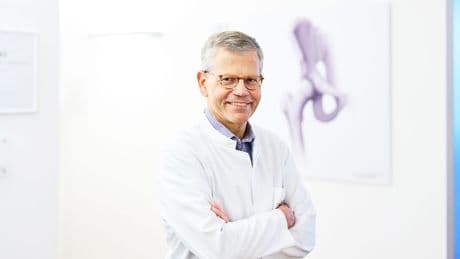 Vertrauensmedizin: Warum ein Orthopäde seinen Patienten oft von Operationen abrät