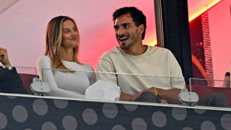 Ehrengast beim Länderspiel - Hummels’ Patchwork-Glück auf der Tribüne