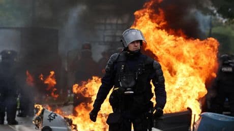 Arde Francia... de nuevo: la primera jornada de protestas masivas para Lecornu acaba con cientos de detenidos