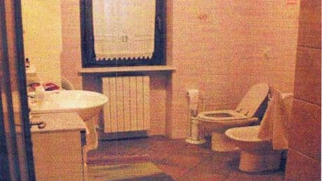 "Il killer non si lavò le mani". L'ipotesi che ribalta le certezze sul caso di Garlasco