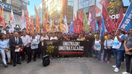 Soma katliamında yaşamını yitirenler İzmir’de anıldı