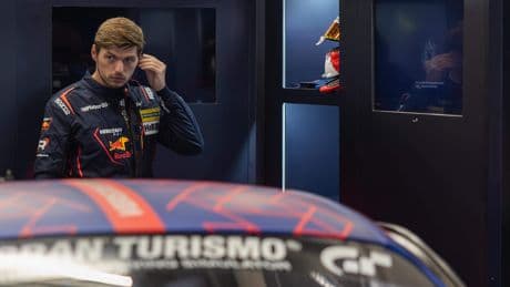 Missie geslaagd voor Max Verstappen, die licentie op de Nordschleife binnen heeft: ’Ik ben blij dat het gelukt is’