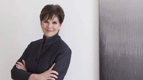 Phebe Novakovic, la agente de la CIA que comanda los tanques del ejército de EEUU