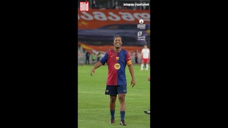 Er zaubert wieder - Ronaldinho treibt Gegner in den Wahnsinn