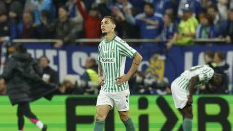 Ofensiva final del Betis por Antony