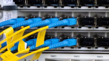 Competencia elimina todas las restricciones de la fibra óptica de Telefónica