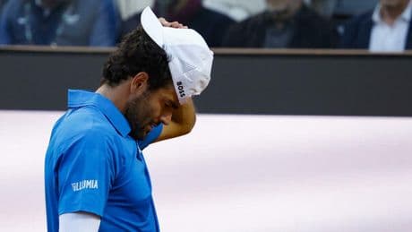 Berrettini, infortunio e ritiro dagli Internazionali: l'azzurro abbandona il Centrale fra gli applausi. Ruud: «Mi dispiace»