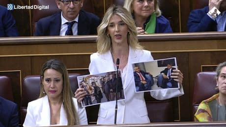 Tenso choque entre Álvarez de Toledo y Félix Bolaños, &quot;el maquillador de cadáveres&quot;