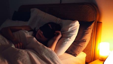Schlafprobleme durch Ernährung? Diese sechs Lebensmittel stören Ihren Nachtschlaf