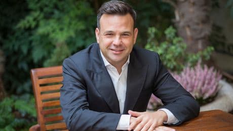 José Elías prepara el lanzamiento de una operadora de telefonía