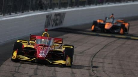 La suerte del campeón acompaña a Álex Palou y conquista la segunda carrera en Iowa de la Indycar
