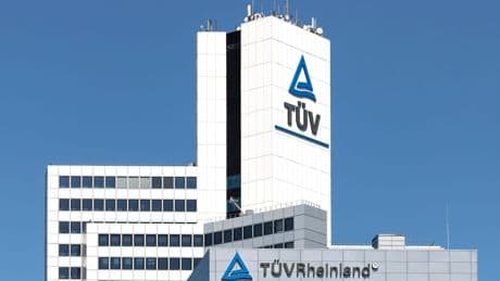 Führerscheinprüfung, HU & Zertifikate: TÜV lässt Prüflinge lange warten – und macht im Hintergrund Milliarden