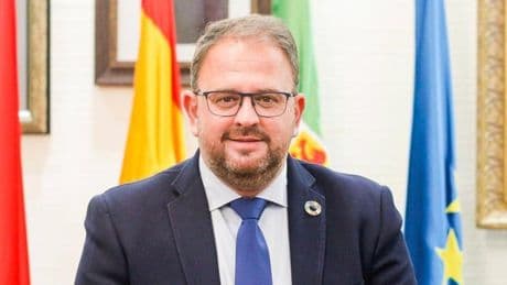 El alcalde de Mérida justifica sus insultos a la Real Sociedad: "Lo grave es cómo nos trataron"