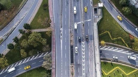 Resmi Gazete’de yayımlandı: Karayollarında hız sınırları yeniden belirlenecek