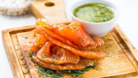 Frischer Graved Lachs aus der Küche: So geht die einfache Zubereitung zu Hause