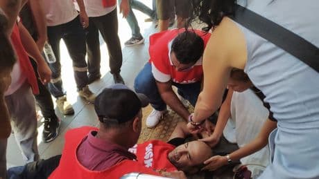 Karşıyaka Belediyesi işçisi eylem sırasında epilepsi nöbeti geçirdi