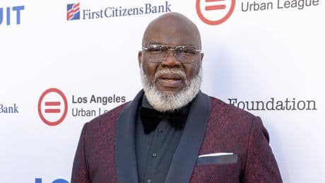 Texas megachurch pastor TD Jakes to step down after suffering heart attack during sermon