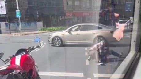 Una discusión al volante acaba en pelea en plena rotonda de Cuatro Caminos de A Coruña
