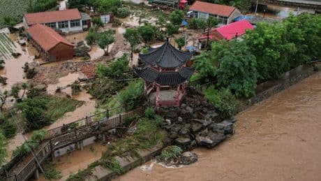 Au moins 30 morts après des pluies diluviennes et des inondations en Chine, 80.000 personnes évacuées